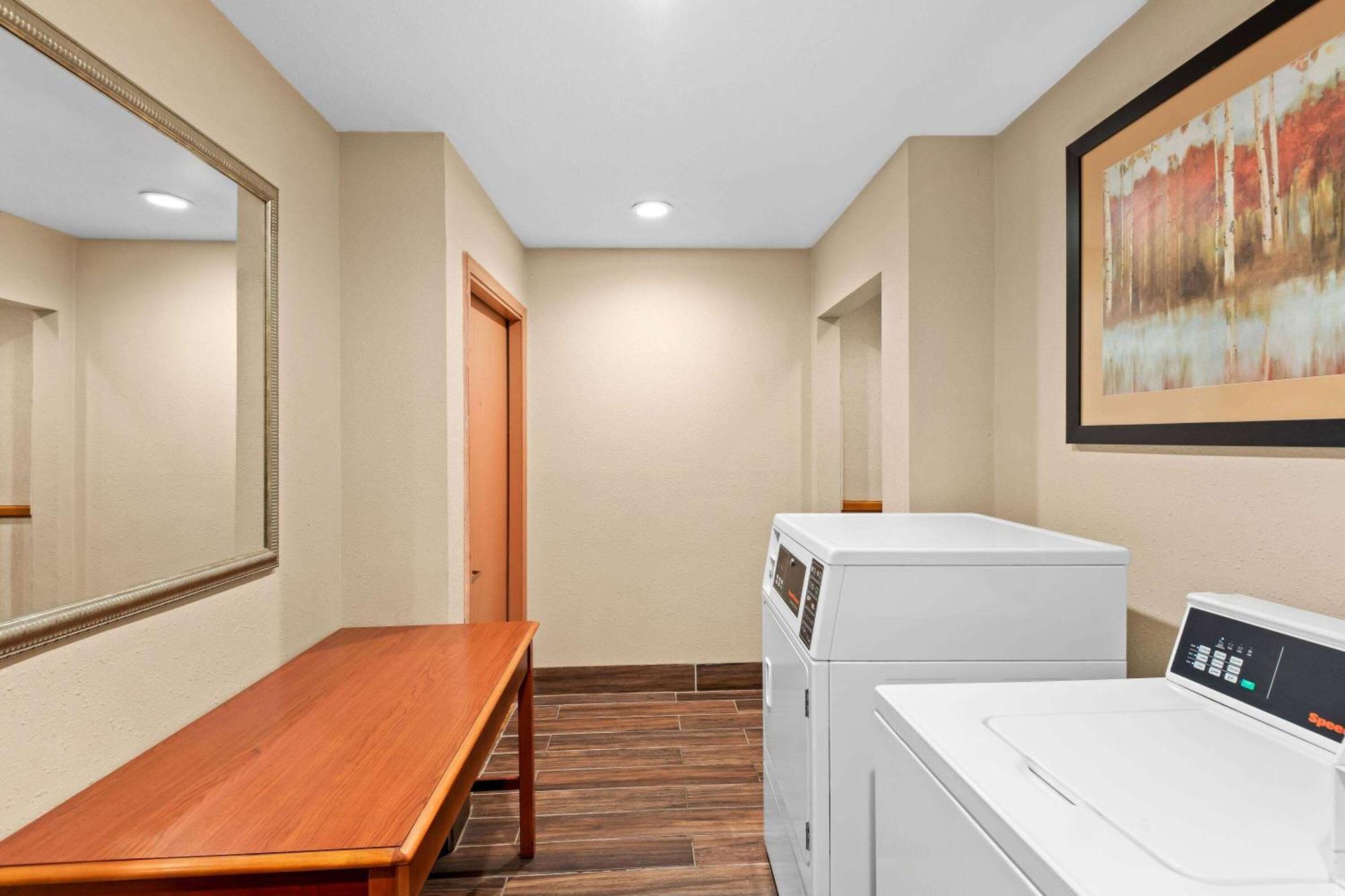 Baymont By Wyndham Lebanon In Villa Exterior photo