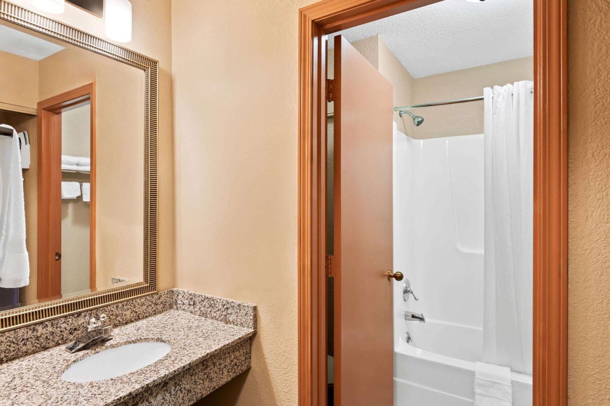 Baymont By Wyndham Lebanon In Villa Exterior photo